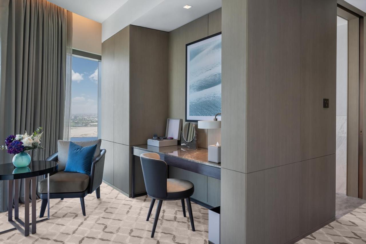 Hotel Address Creek Harbour Dubai Exterior foto A work desk in a hotel room