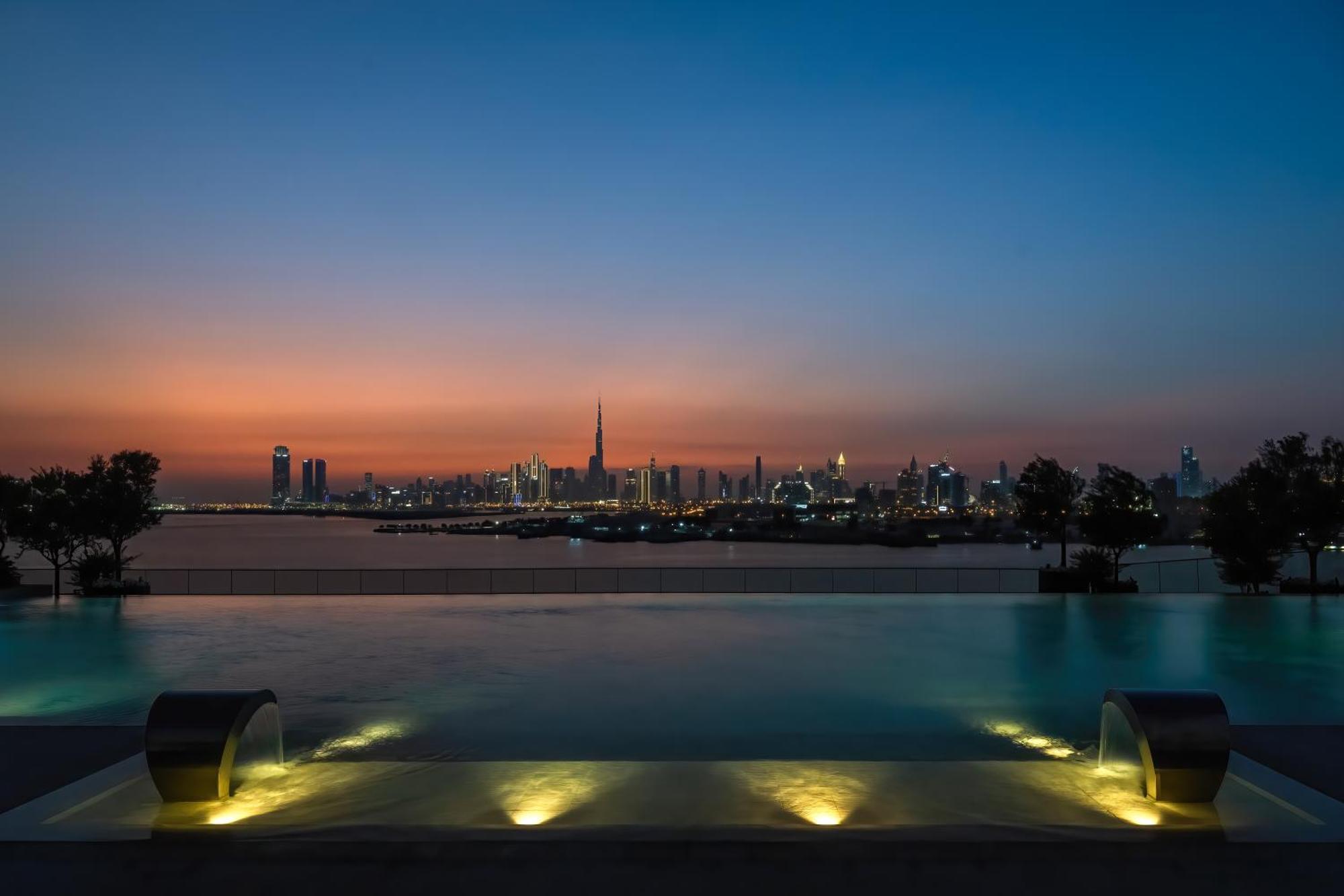 Hotel Address Creek Harbour Dubai Exterior foto View of the Dubai skyline from the pool deck