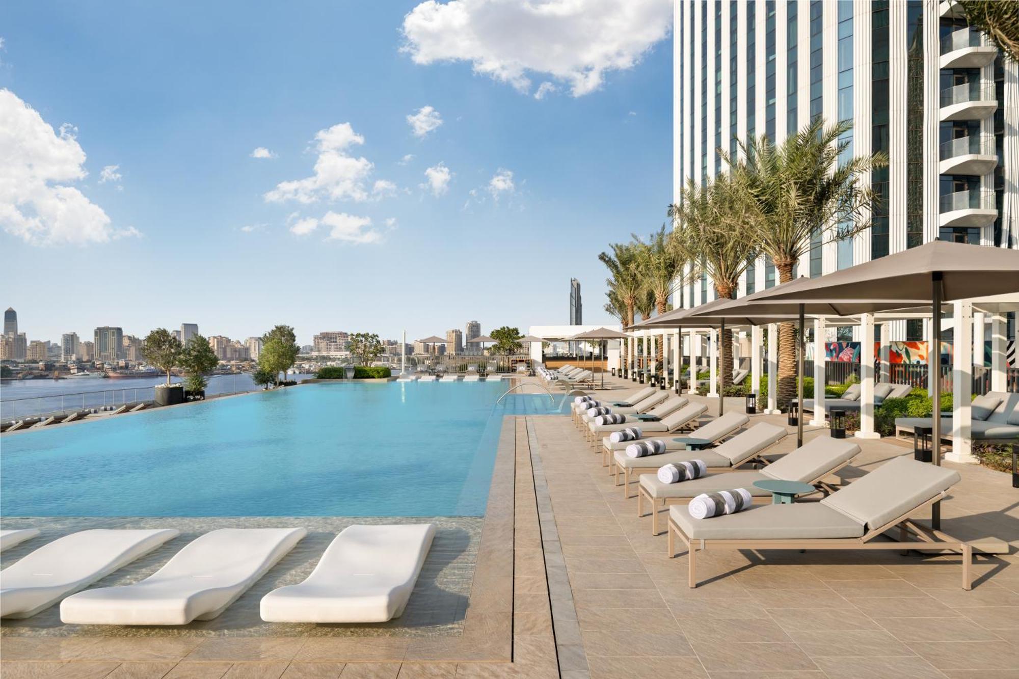 Hotel Address Creek Harbour Dubai Exterior foto The swimming pool at the hotel